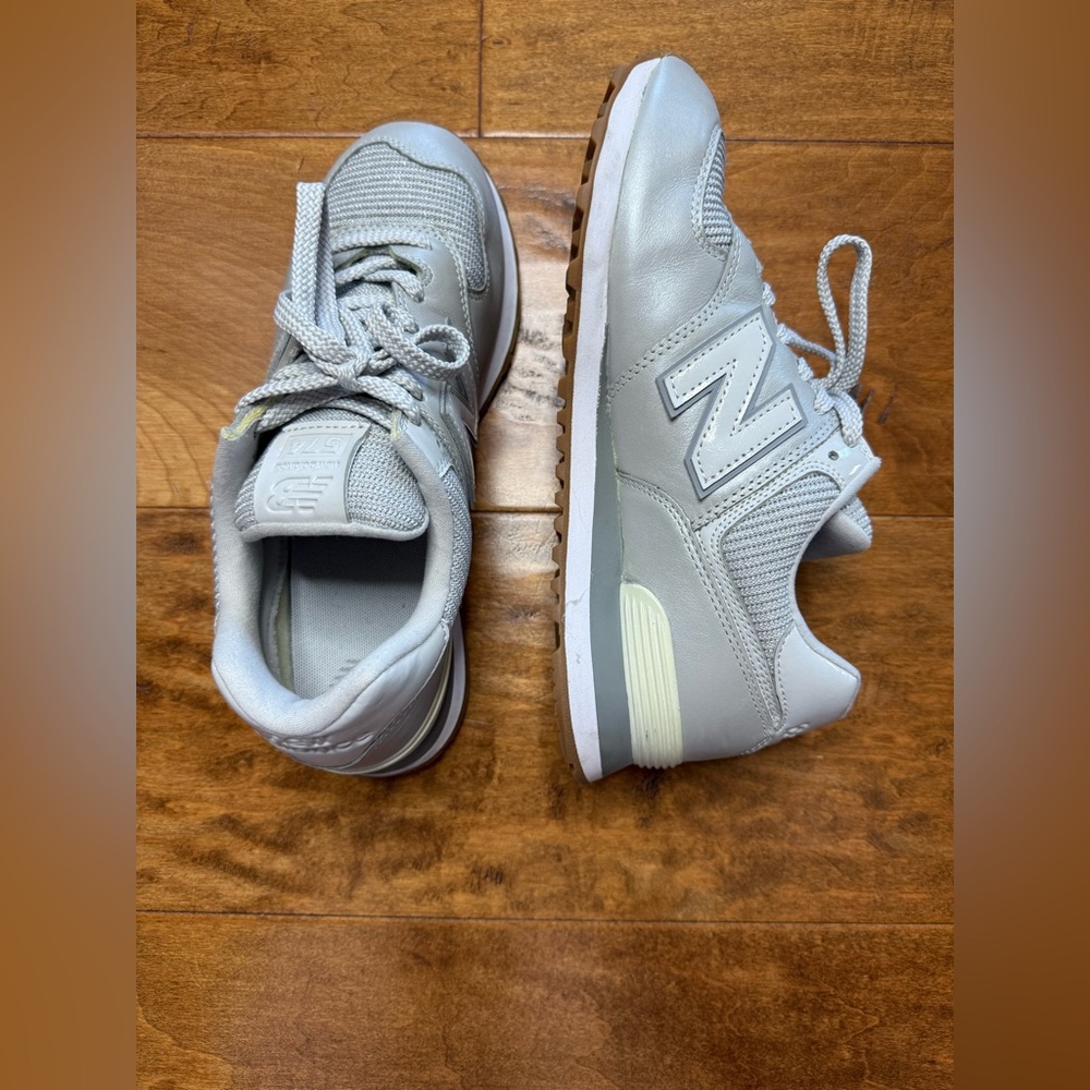 New Balance 574 Gray Silver Sneakers Women’s 9.5 Leather Mesh EUC